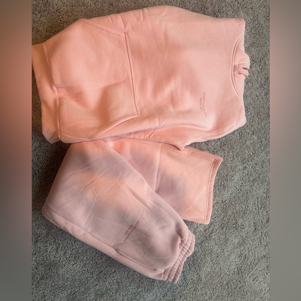 Comfrt Bubblegum Pink Hoodie and Sweatpants Set Size medium